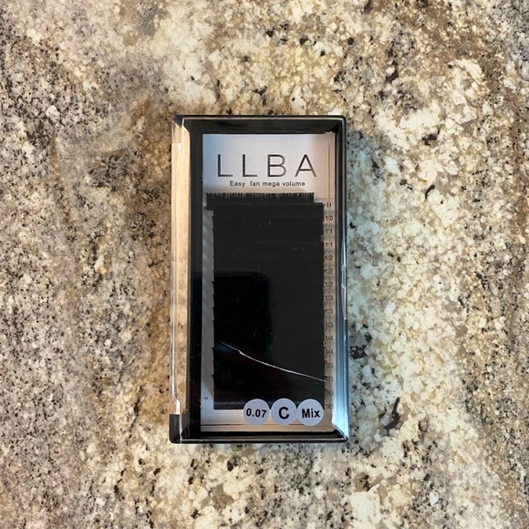 Easy fan mega volume lashes - Picture 1 of 1